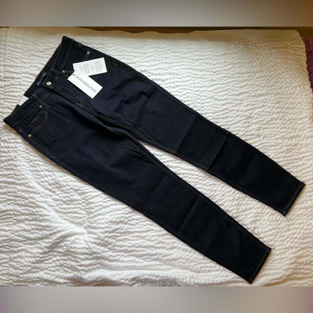 NWT- Calvin Klein Jeans- Mid Rise Skinny Dark Wash Jeans- 30x32 - Picture 2 of 11